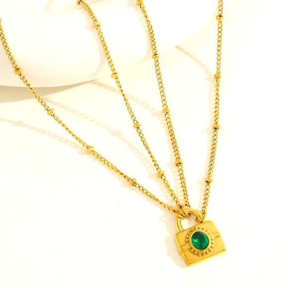 18K GOLD PLATED DOUBLE STRAND GREEN AND GOLD LOCK PENDANT ELEGANT NECKLACE - Picture 3 of 3